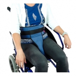 Sangle de maintien pour fauteuil roulant replié